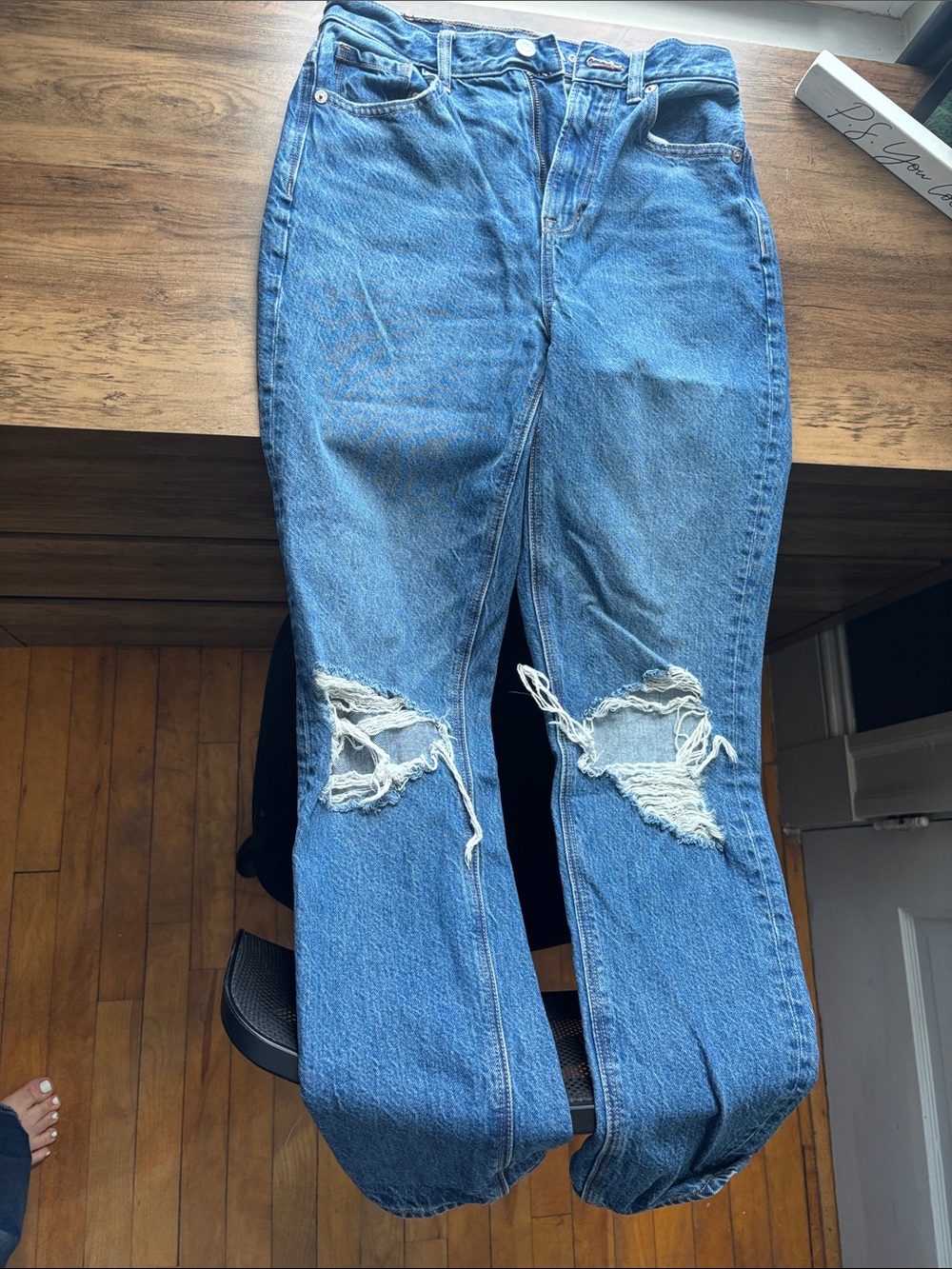American Eagle Outfitters Ripped Highest Rise Mom Jeans 00 regular